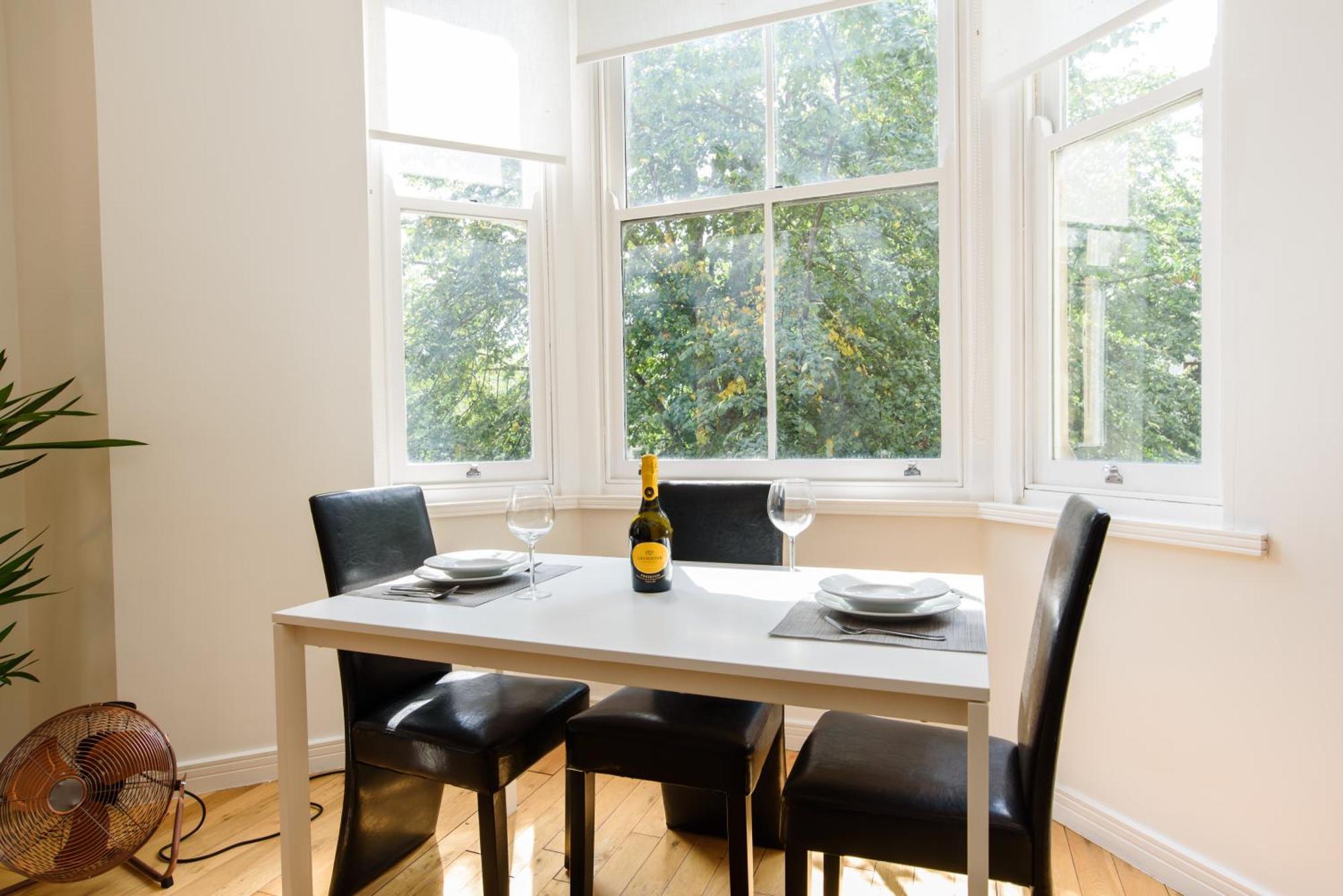 Oakfield Premier Apartments - Fast Wifi - 5 Mins City Centre カーディフ 部屋 写真