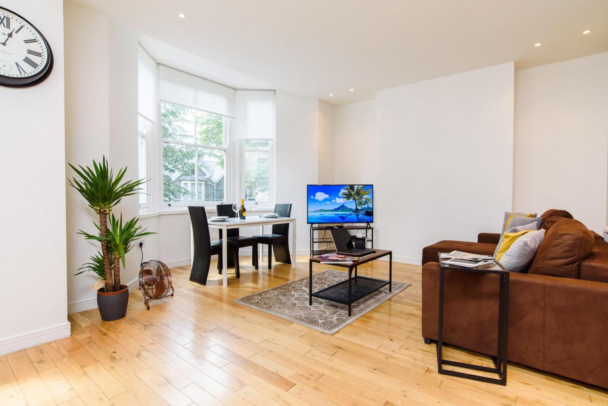 Oakfield Premier Apartments - Fast Wifi - 5 Mins City Centre カーディフ 部屋 写真